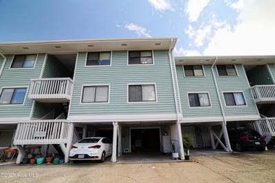 /international/us/202-lewis-drive-carolina-beach-nc-110100836740/