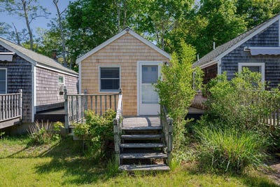 /international/us/17-shore-road-truro-ma-110106953601/