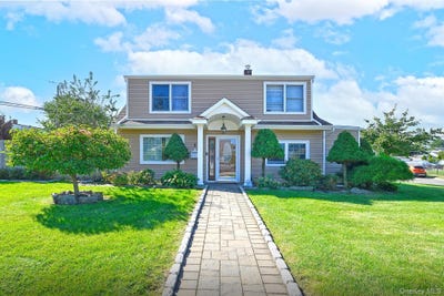 /international/us/2-cooper-lane-levittown-ny-110110233209/