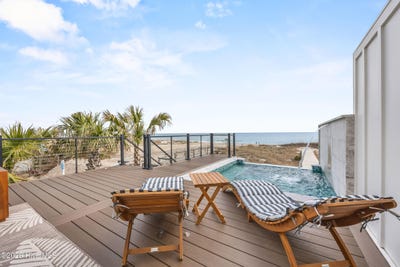 /international/us/601-fort-fisher-boulevard-s-kure-beach-nc-110106206189/