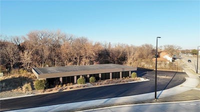 /international/us/310-w-west-college-drive-marshall-mn-110095550879/
