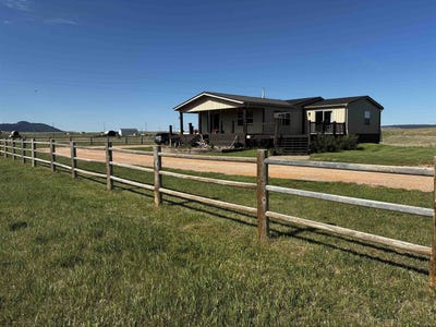 /international/us/1961-highway-585-sundance-wy-110107240904/