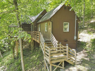 /international/us/262-skaggs-road-londonderry-oh-110099988425/