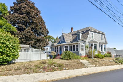 /international/us/205-woodford-street-portland-me-110110169277/