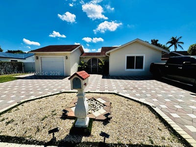 /international/us/5836-nw-199th-st-hialeah-fl-110120041969/