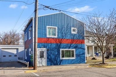/international/us/21-e-maple-street-ne-cedar-springs-mi-110107689753/
