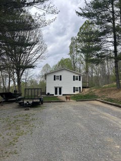 /international/us/147-clovernook-lane-pembroke-va-110107351443/