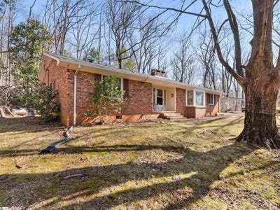 /international/us/121-hummingbird-lane-columbus-nc-110105851627/