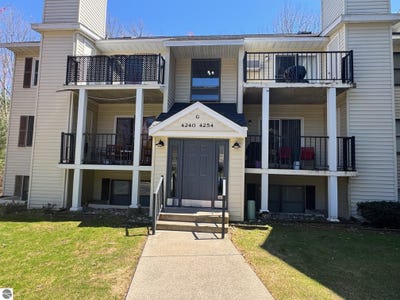 /international/us/4250-mitchell-creek-drive-traverse-city-mi-110107683080/