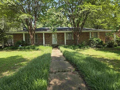 /international/us/106-honeysuckle-lane-helena-ar-110108627465/