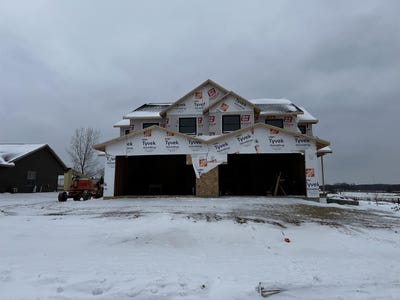 /international/us/2616-northpoint-drive-new-london-wi-110105087588/