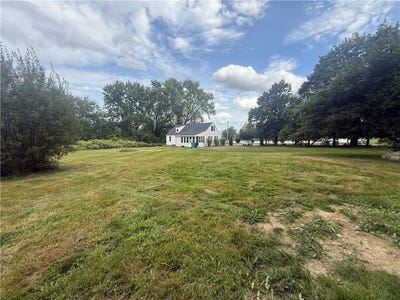 /international/us/425-hope-road-cranston-ri-110120758992/