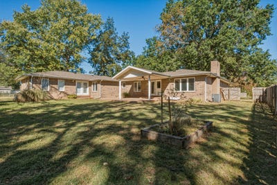 /international/us/421-w-county-street-monett-mo-110120458413/