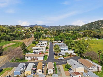 /international/us/2030-black-canyon-rd-ramona-ca-110106276134/