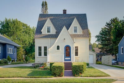 /international/us/335-w-2nd-st-oconomowoc-wi-110101475535/?lang=en