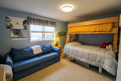 /international/us/401-snowflower-court-carrabassett-valley-me-110108178381/