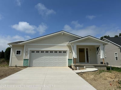/international/us/14020-pristine-court-dewitt-mi-110098936400/