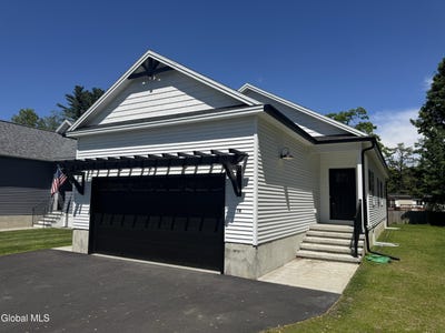 /international/us/7b-parkview-avenue-queensbury-ny-110107821450/