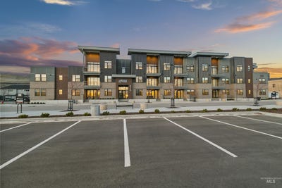/international/us/4340-e-haystack-st-boise-id-110098596500/