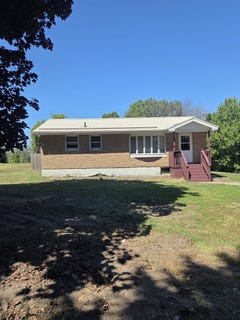 /international/us/127-s-raquette-river-rd-massena-ny-110101623698/