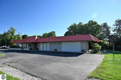 /international/us/2240-south-airport-road-traverse-city-mi-110108449751/