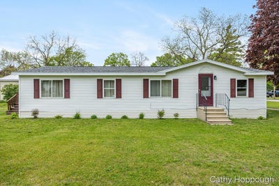 /international/us/153-baldwin-street-lyons-mi-110108024877/