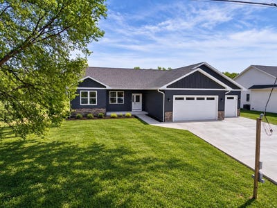 /international/us/2004-w-4th-avenue-brodhead-wi-110108351273/