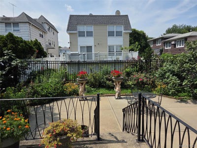 /international/us/1516-215th-street-bayside-ny-110110103715/