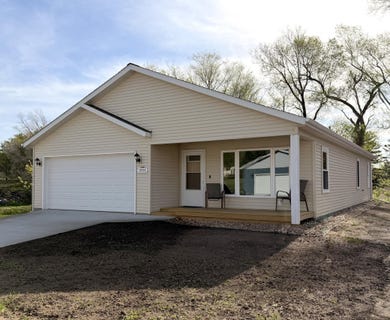 /international/us/1955-bud-road-windom-mn-110074870015/