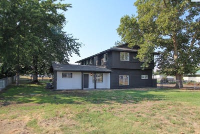 /international/us/220709-e-game-farm-road-kennewick-wa-110101938467/