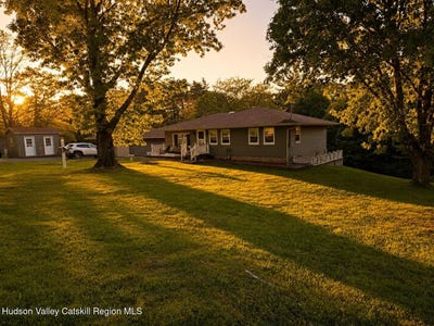 /international/us/825-county-route-51-coxsackie-ny-110108390477/