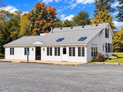 /international/us/26-sturbridge-road-brimfield-ma-110120488918/