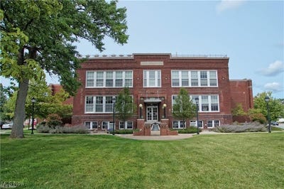 /international/us/7482-center-street-unit-5-mentor-oh-110100799048/