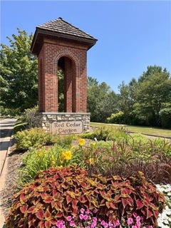 /international/us/177-w-canyon-drive-hudson-wi-110098829416/