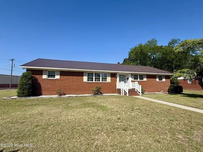 /international/us/212-sunset-drive-williamston-nc-110105904690/