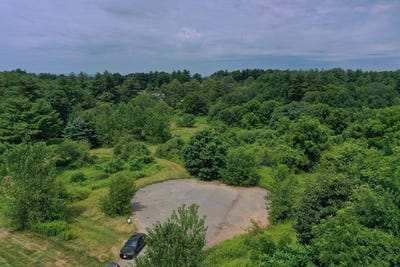 /international/us/apple-blossom-ln-east-longmeadow-ma-110093316386/