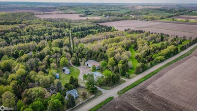 /international/us/1000-1006-irish-lane-mount-vernon-ia-110107466960/