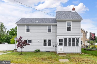 /international/us/698-main-street-mantua-nj-110108359856/