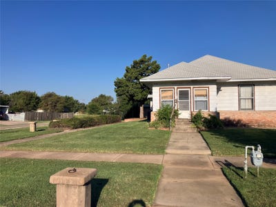 /international/us/310-hughes-street-quanah-tx-110105203246/