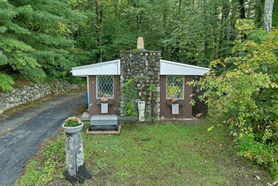 /international/us/23-old-milford-road-brookline-nh-110119956564/