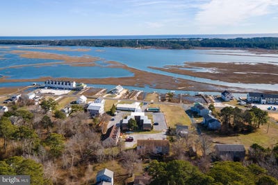 /international/us/7661-east-side-rd-8-chincoteague-va-110120412391/