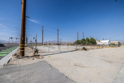 /international/us/n-indian-canyon-drive-desert-hot-springs-ca-110108281084/