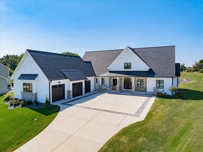 /international/us/2231-wooded-ridge-trail-cottage-grove-wi-110105864184/