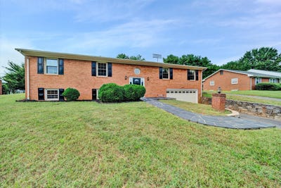 /international/us/320-swan-dr-vinton-va-110110363965/
