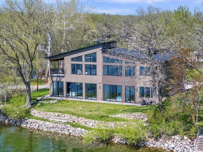 /international/us/2411-lakeshore-drive-wahpeton-ia-110099331932/