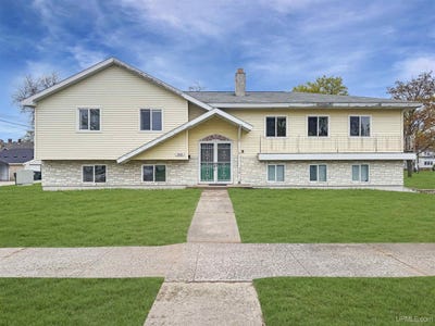 /international/us/1400-s-3rd-avenue-escanaba-mi-110108139917/