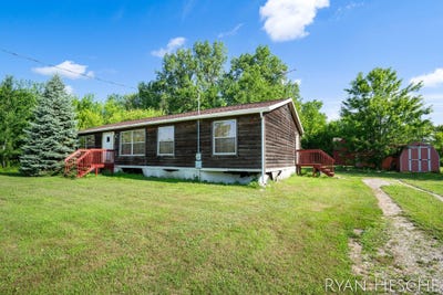 /international/us/5886-w-clarksville-road-lake-odessa-mi-110100770333/