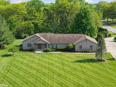 /international/us/1301-s-maple-street-fairfield-ia-110107893105/