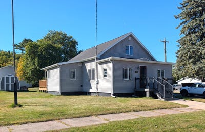 /international/us/1302-young-st-sault-ste-marie-mi-110110342911/
