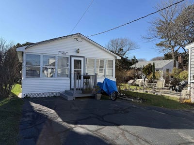 /international/us/5-tenth-street-hampton-nh-110106733690/